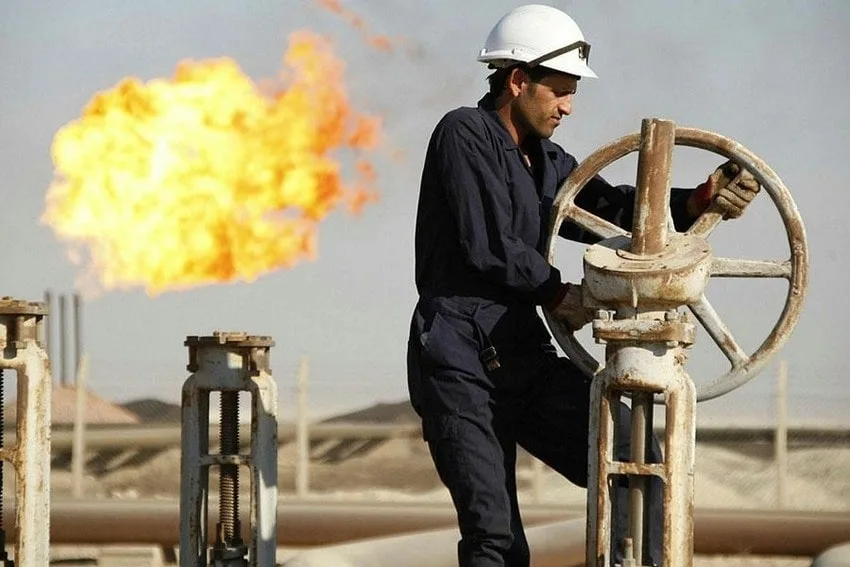 Giá Dầu Toàn Cầu và Ảnh Hưởng của Quyết Định Cắt Giảm Sản Lượng của OPEC-min